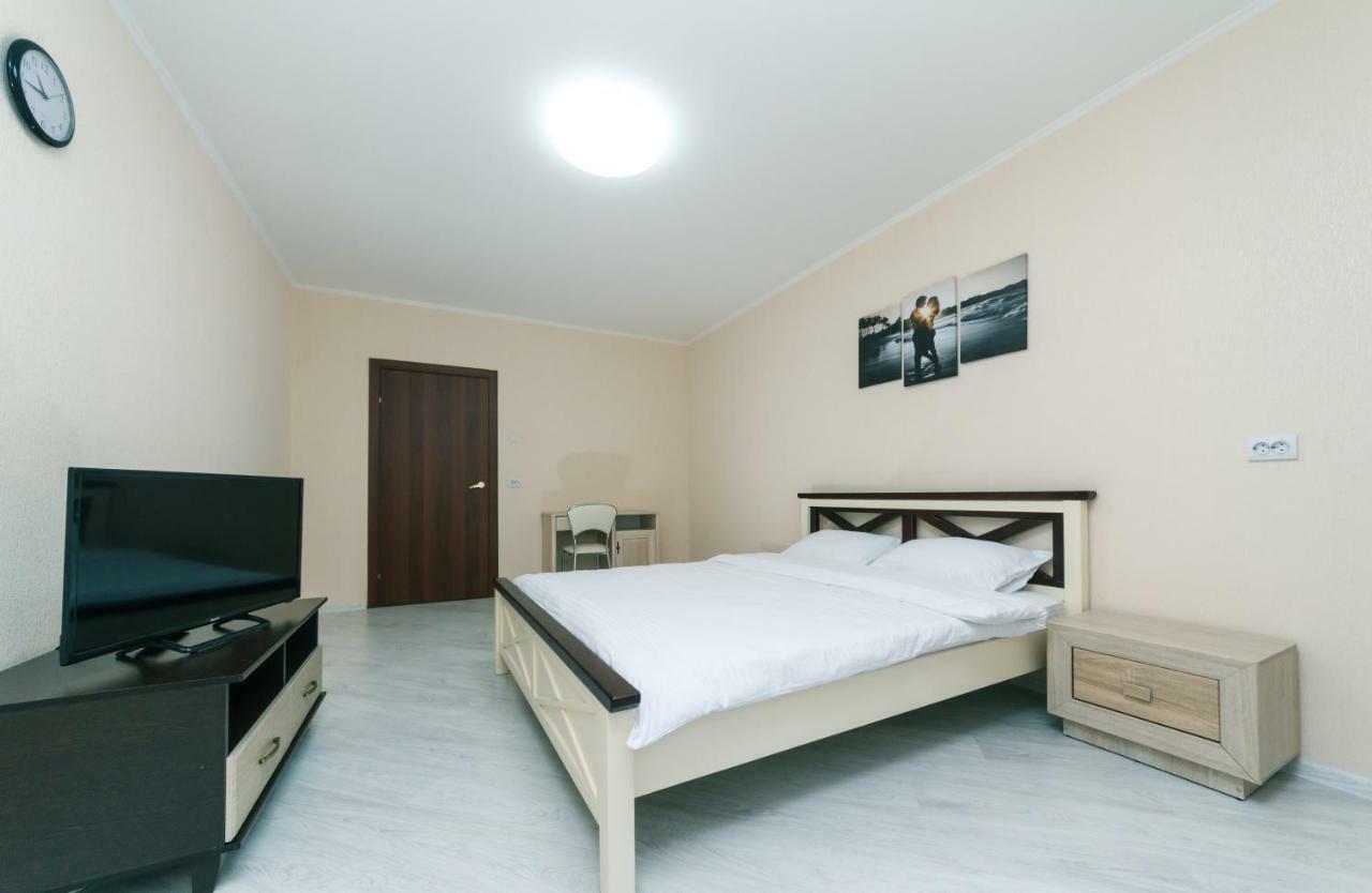 Видовая Квартира Yaroslavichi-2 Vîșhorod Exterior foto